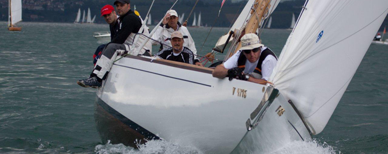 8mR Yacht  “BERA“  von Werner Deuring auf der Zielkreuz